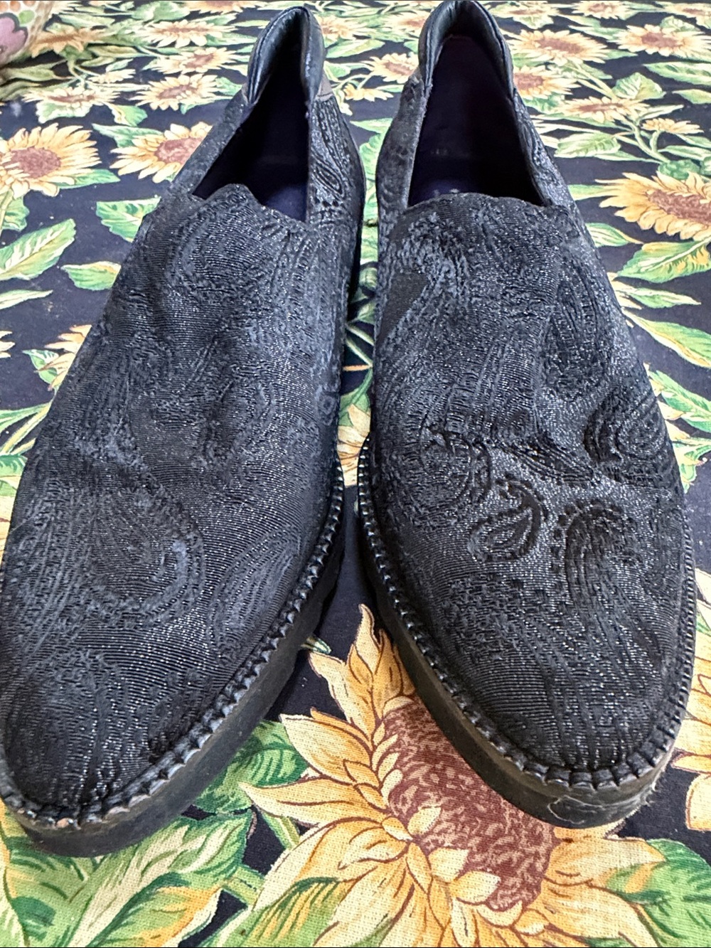 Woman Black Embroidered Slip-On Dress Loafers 9m
